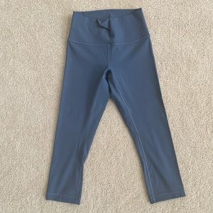 Lululemon Wunder Under size 6 brand new (no tags) but never worn.